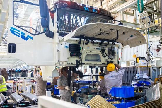 四月解放終端持續(xù)領(lǐng)航，新能源領(lǐng)域大放異彩